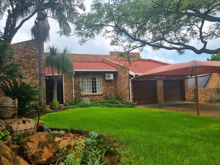 4 Bedroom Property for Sale in Geelhoutpark North West